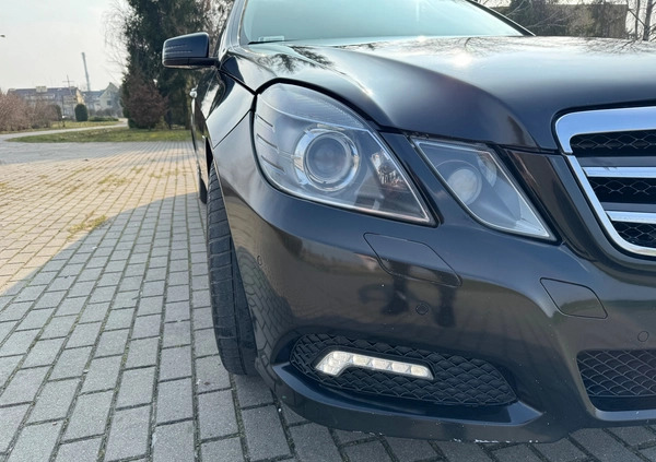 Mercedes-Benz Klasa E cena 40900 przebieg: 232951, rok produkcji 2010 z Pelplin małe 254